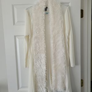Lauren Michelle off white sweater size medium with faux fur colllar